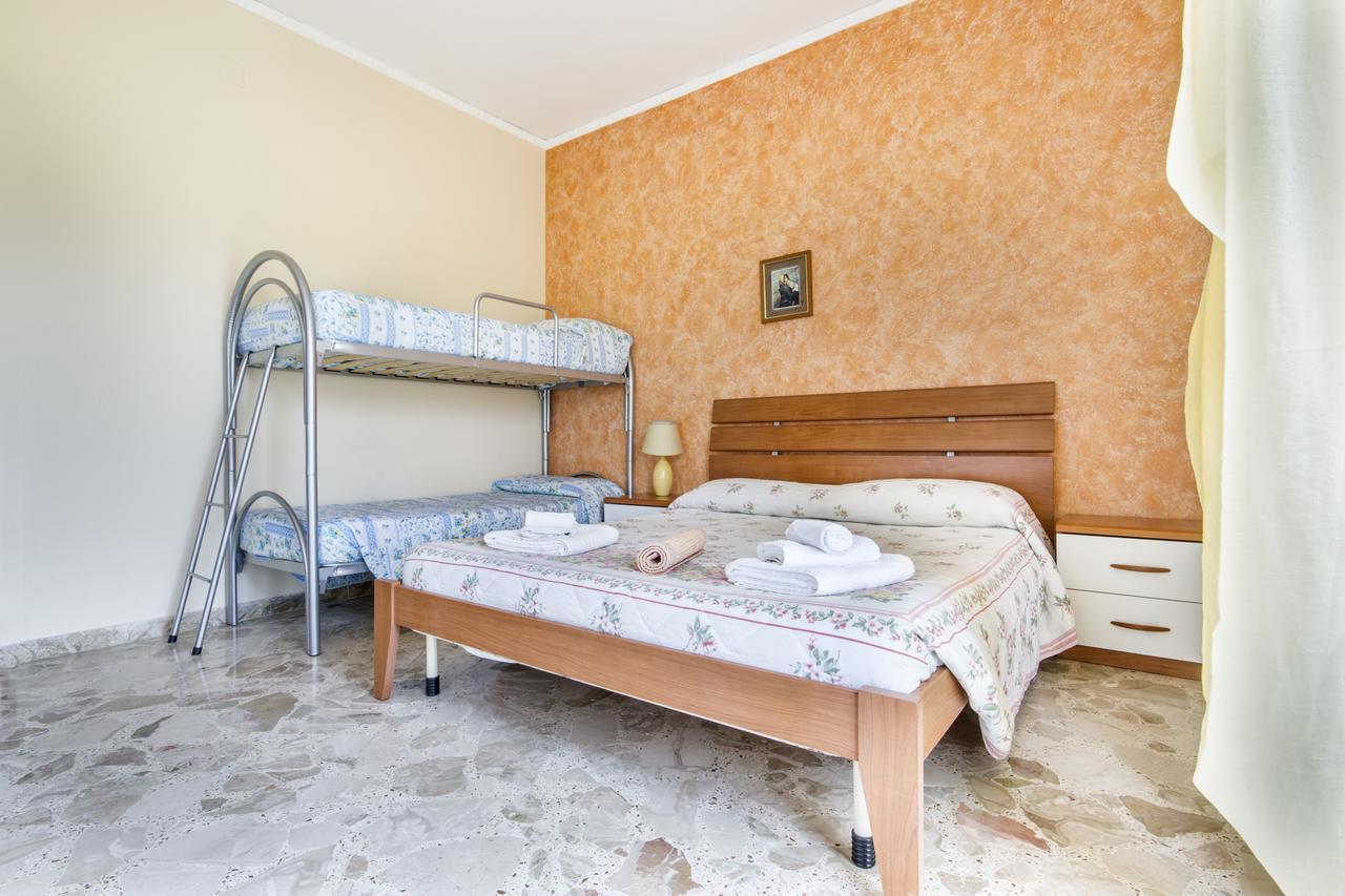 Casa Vacanza Paradise Vicino Cefalu Con Servizio Di Piscina A 3 Chilometri Apartment Campofelice Di Roccella Exterior photo